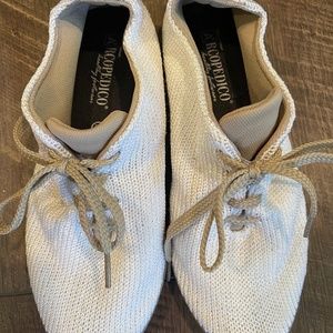 Womens cream Arcopedico Size 37